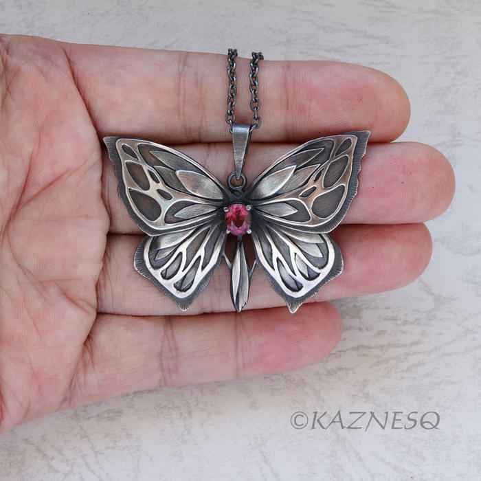 Butterfly Pendant Delicate Chain Necklace - 2 Colors – Neshe Fashion Jewelry